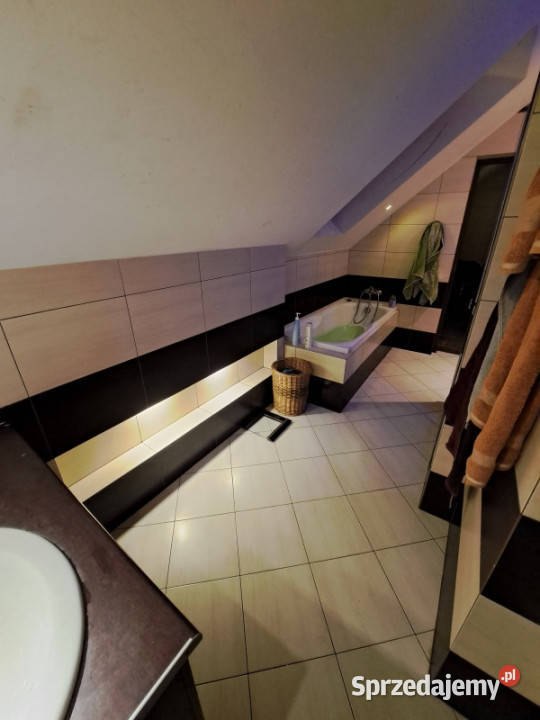 DOM W SPOKOJNEJ I MALOWNICZEJ MIEJSCOWOSCI W