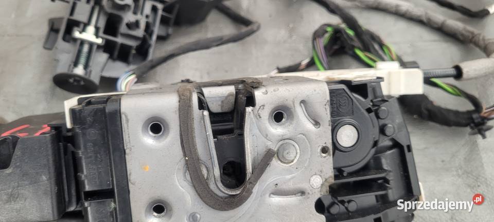 ZAMEK DRZWI LEWY PRZÓD MERCEDES W204 A2047202535 Ruda Śląska