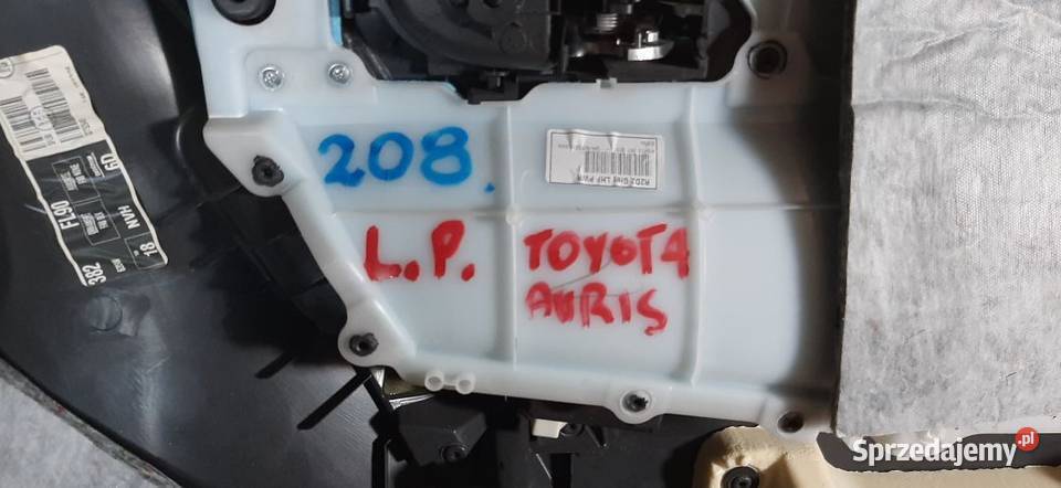 Boczek tapicerka drzwi Toyota Auris Lewy przód Włoszczowa