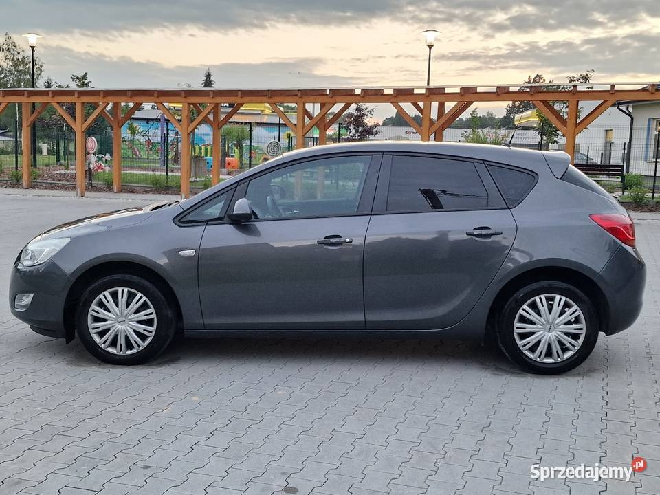 Opel Astra J Hatchback 14 Benz Niski Przebieg Motoryzacja małopolskie Ryglice