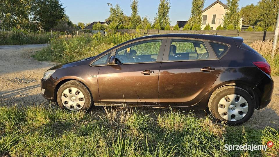 Opel Astra J brązowy 16 benzyna wersja bez Częstochowa sprzedam