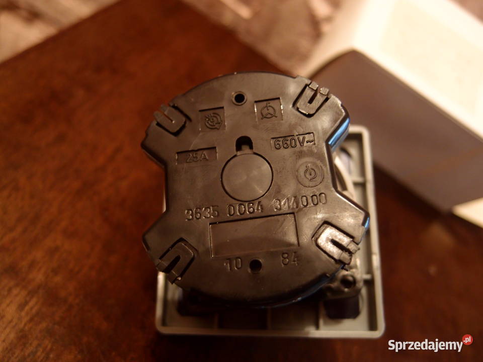 Przełącznik krzywkowy 25A 660V 3tory Produkcja łódzkie Łódź