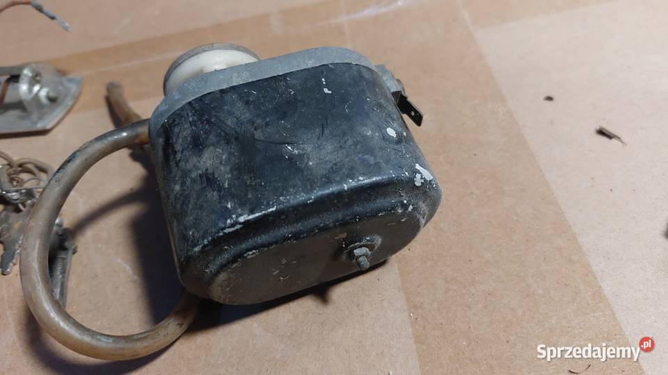 Pompka spryskiwacza do starego auta Miłków