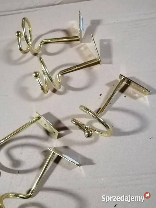 Metalowe wieszaki uchwyty złoty kolor odcienie żółtego Wyskoć