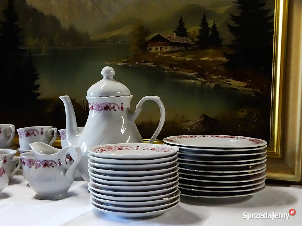 Zestaw porcelany stołowej z klasycznym kwiatowym