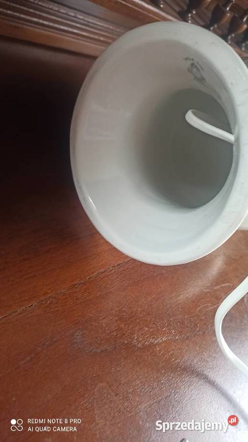 Lampa z białej porcelany Dekor to różyczki z Porcelana i szkło