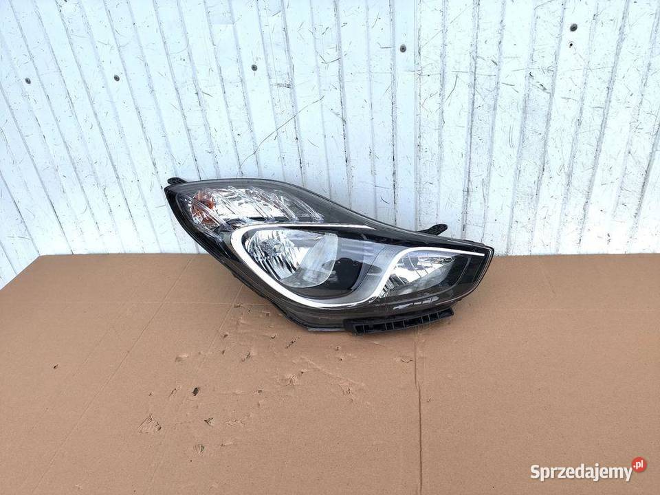 HYUNDAI IX20 LAMPA PRAWA PRZÓD