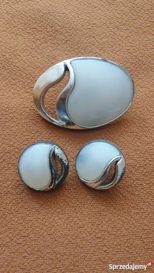 Komplet broszka i klipsy białe ze srebrnym