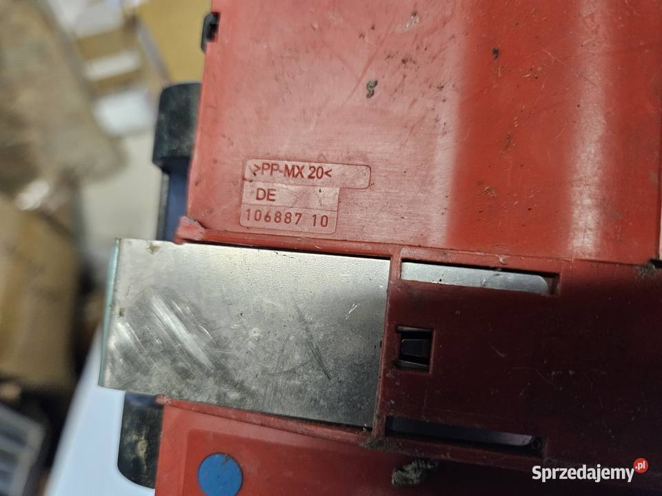BMW E87 E90 SKRZYNKA BEZPIECZNIKÓW 10688710 osobowe Międzychód