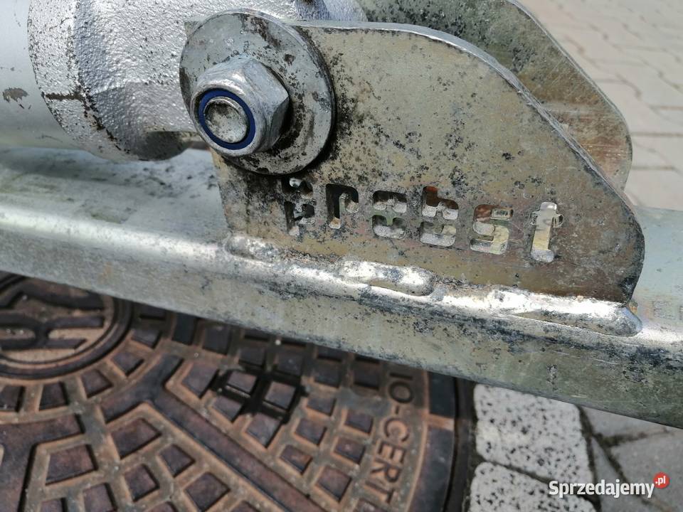 Hydrauliczny chwytak do pokryw studziennych Cieszyn