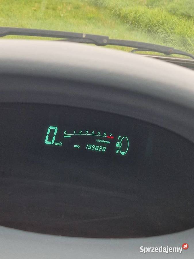 Toyota yaris 10 benzyna w super stanie długie kupiony w polskim salonie sprzedam