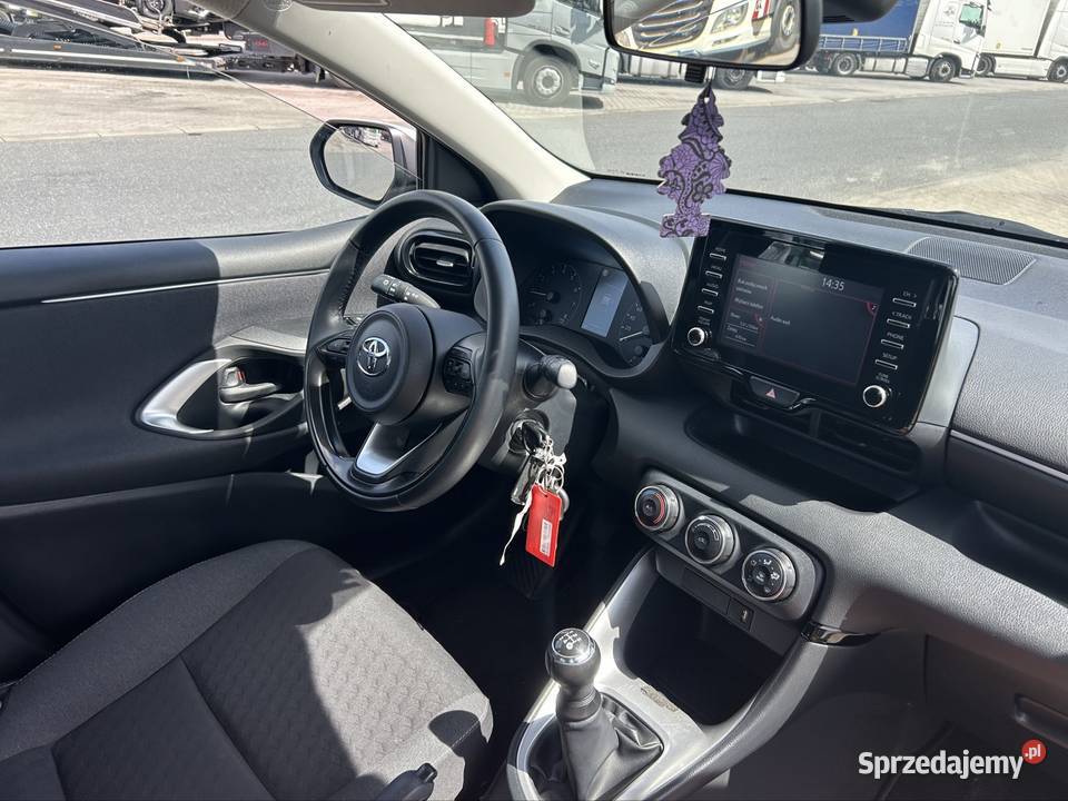 Toyota Yaris 4 2022r 10 73 Salon gwarancja