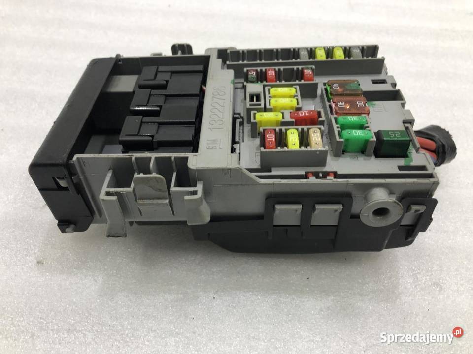 SKRZYNKA BEZPIECZNIKÓW OPEL INSIGNIA A 13222786 wielkopolskie