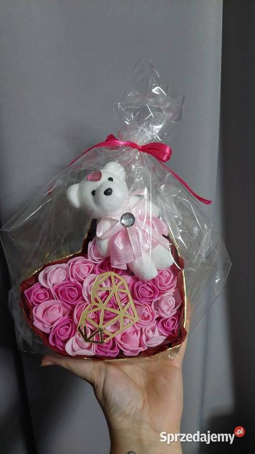 Boks wypełniony różyczkami i misiemGotowy Rybnik sprzedam