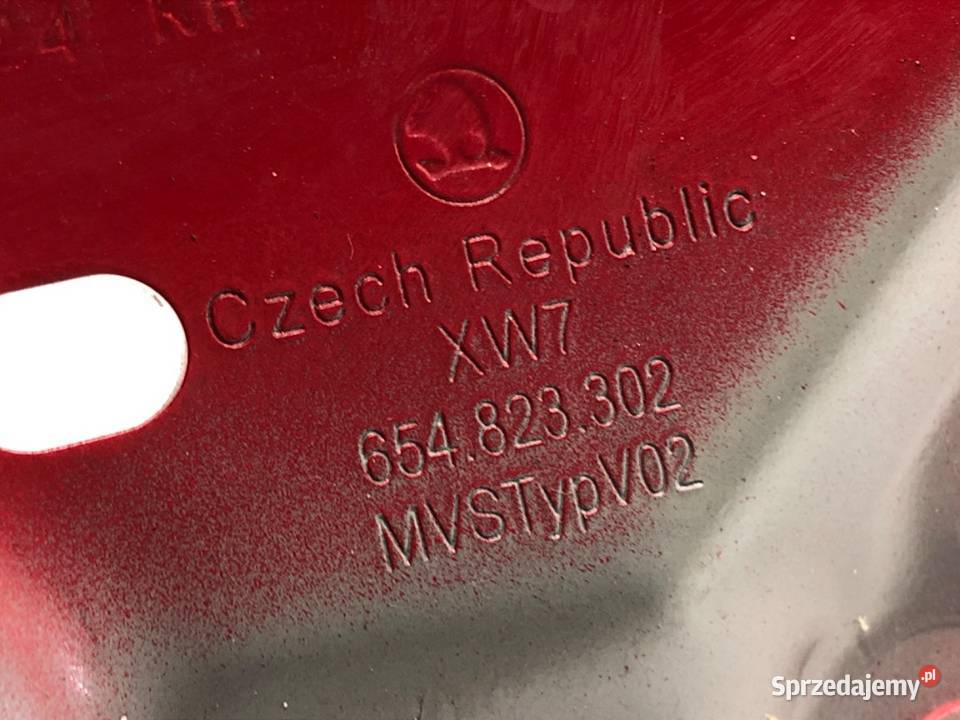 ZAWIAS MASKI PRAWY PRZÓD SKODA KAMIQ Crossover Karoseria podkarpackie sprzedam