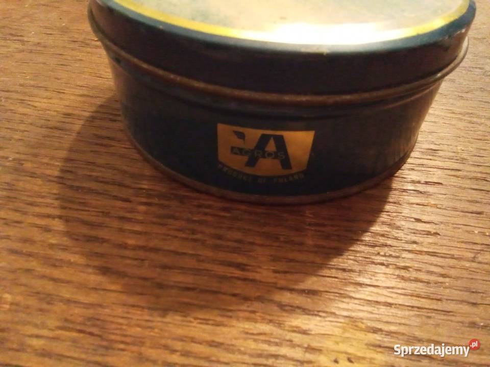 Stara puszka agros ze statkiem