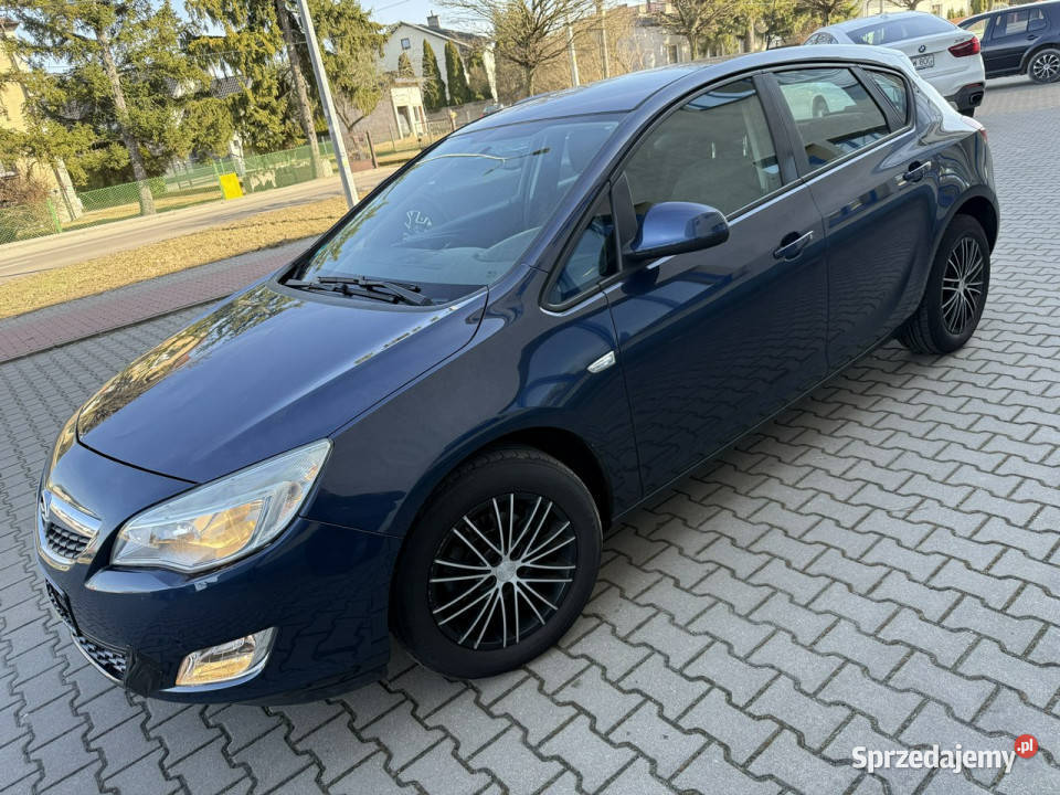 Opel Astra Opel Astra IV 14B 2011r Hatchback mazowieckie
