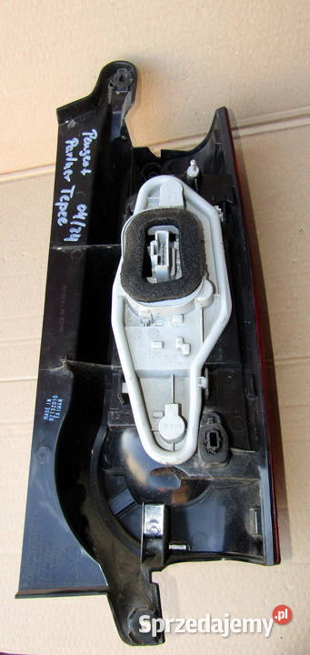 LAMPA TYLNA LEWA PEUGEOT PARTNER II LIFT 2013r Mysłaków sprzedam