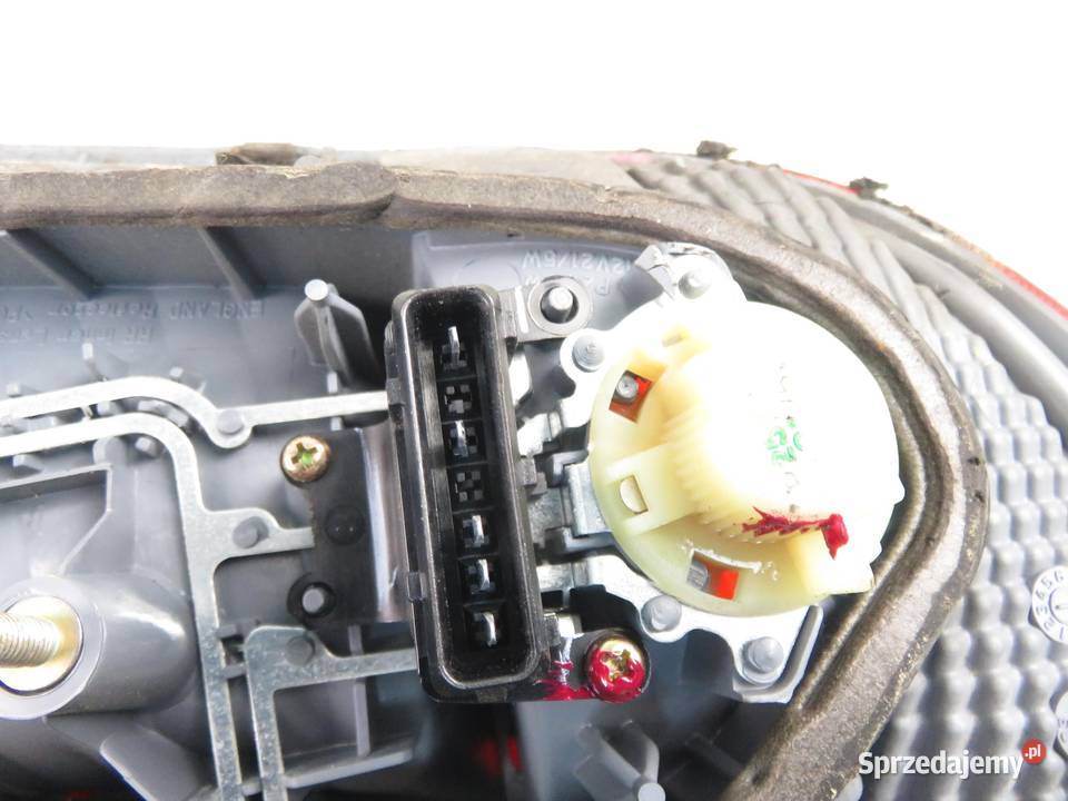 LAMPA PRAWA TYLNA TOYOTA YARIS I P1