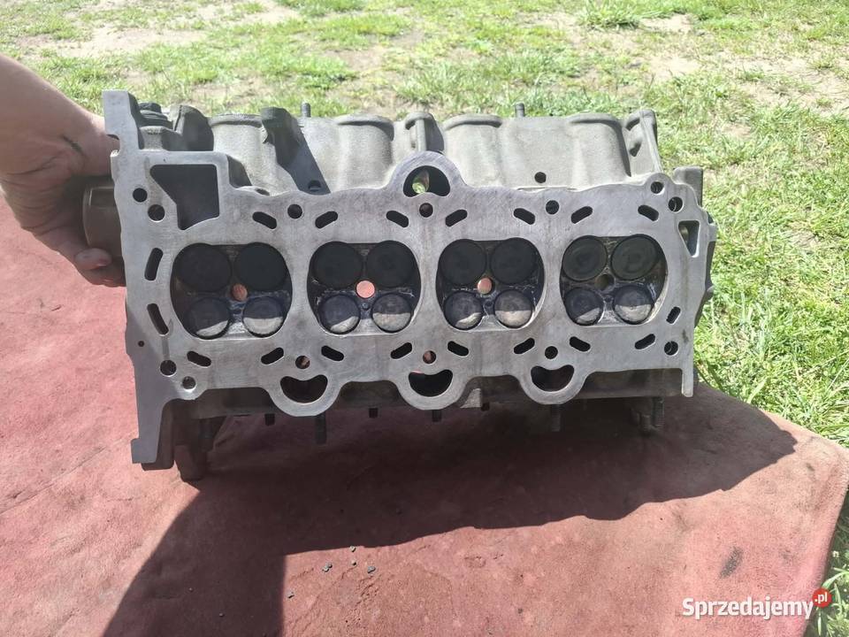 Głowica komplerna z wałkami do Kia Ceed 1 14 16V 4/5