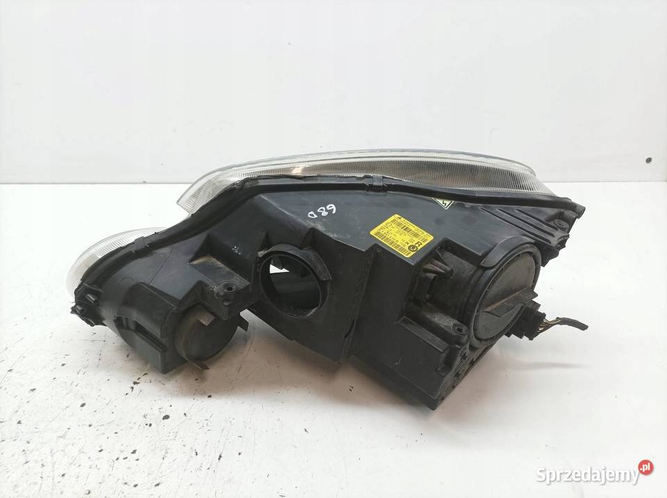 LAMPA PRZÓD PRAWA XENON EUROPA USZKODZONA