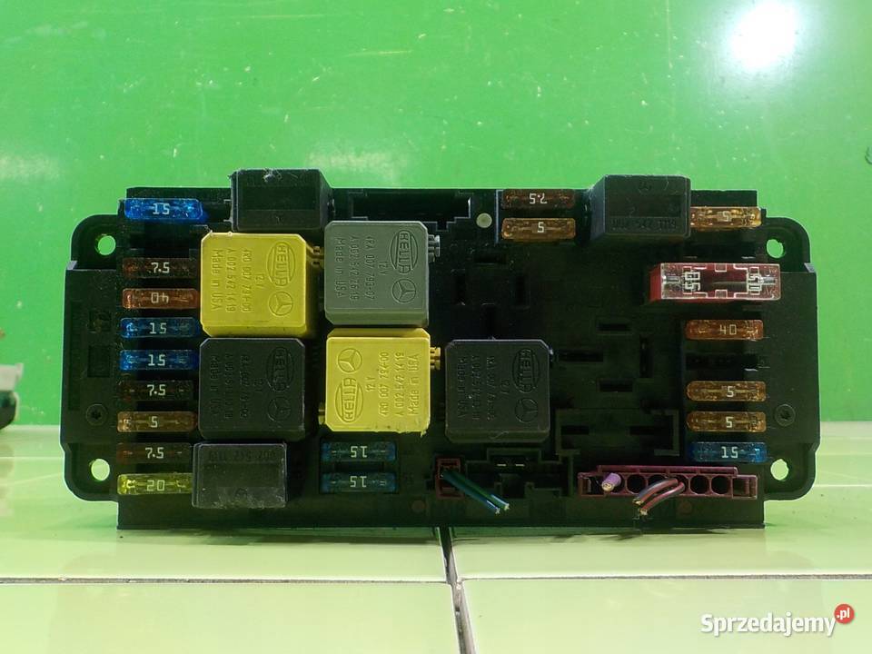 MERCEDES CLC CL203 18 K AUT 09r COUPE skrzynka Skrzynki bezpieczników Suków