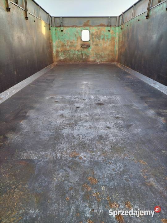 Przyczepa skorupowa nieuszkodzony