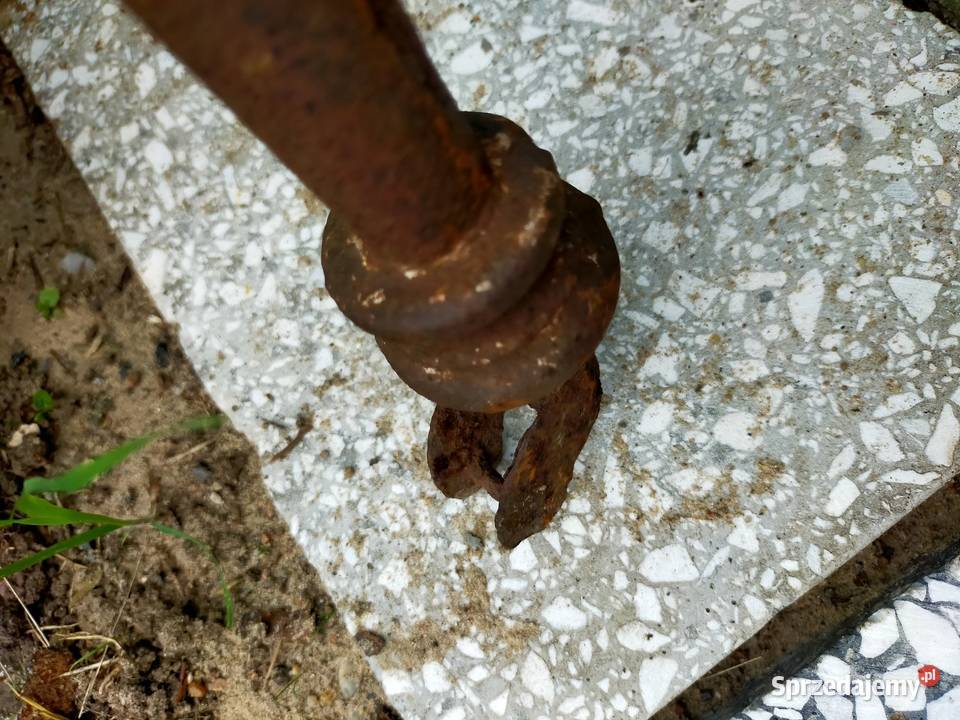 Przedwojenne żeliwne zagłówki do łóżka Meble Połczyn-Zdrój