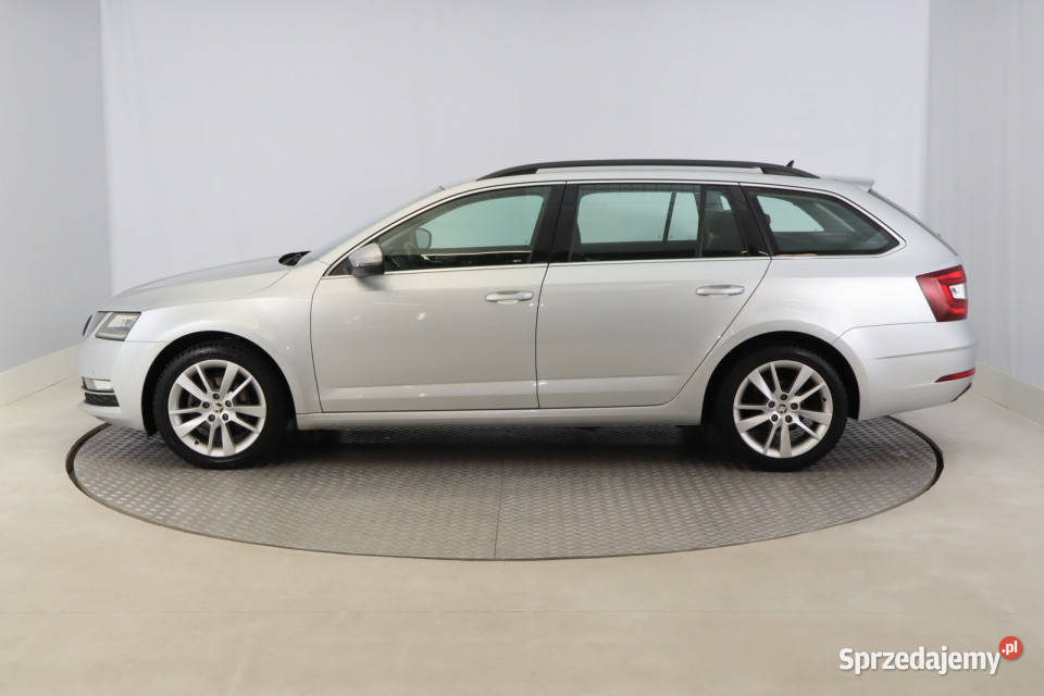 Skoda Octavia 15 TSI nawigacja