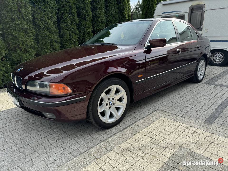 BMW E39 523i stan kolekcjonerski Rok produkcji 1998 Seria 5 Świdnica Polska