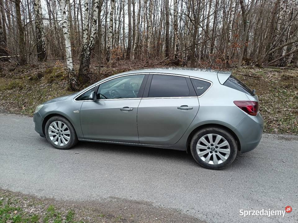 Opel Astra J 17 CDTI szary Jawornik Polski