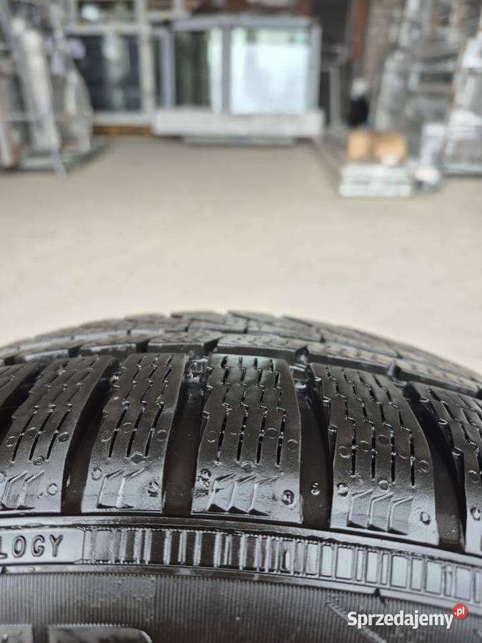 Opony zimowe Nokian 2355517 17cale Brutus