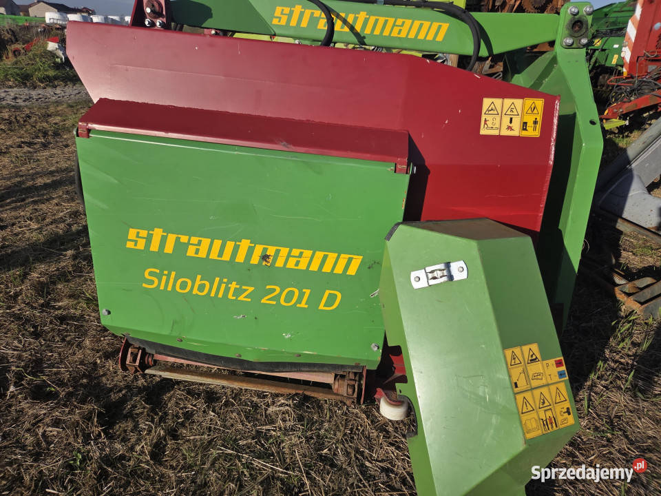 Wycinak do kiszonki samozaładowczy z taśmą Warchoły