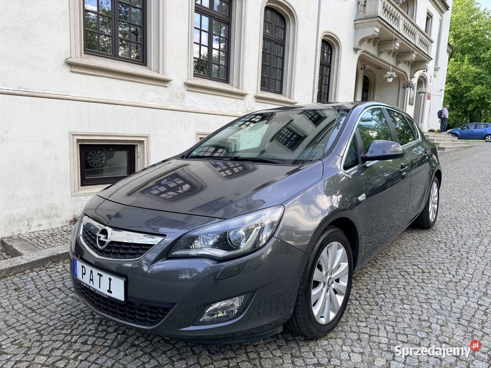 Opel Astra J 16 Benzyna 115 Świeżo sprowadzony z elektryczne lusterka Jasło