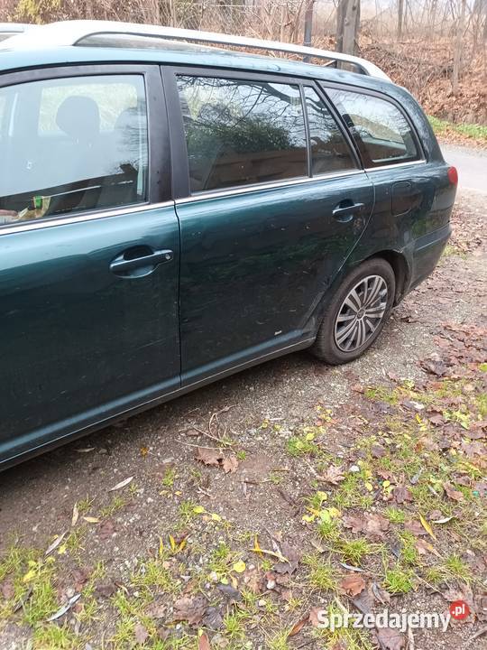Toyota Avensis 18 benzyna 2003 Nowa Ruda sprzedam
