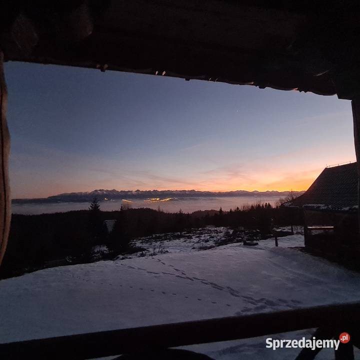 Góralska chata wysoko w górach Waksmund