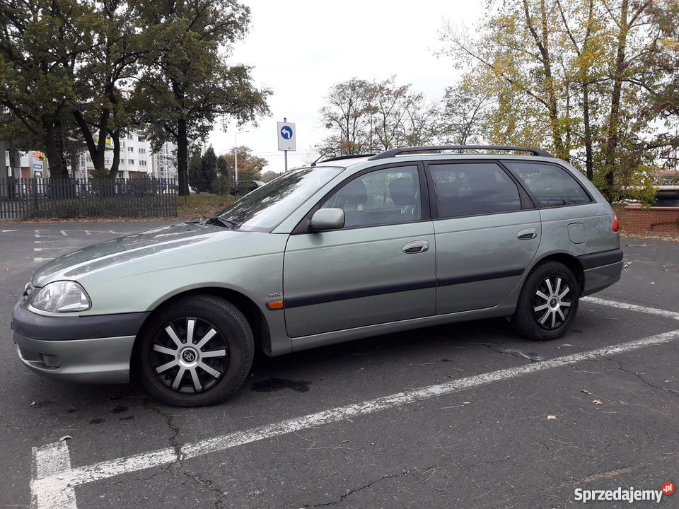 Toyota avensis i