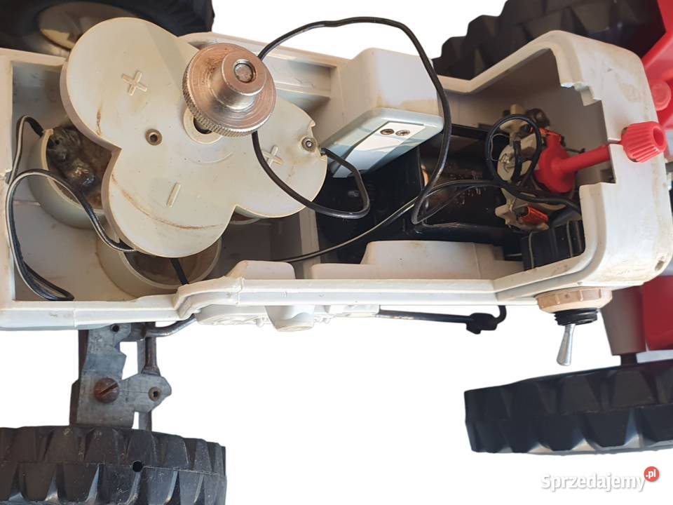 Stary model traktor z przyczepą ITES Cieszyn