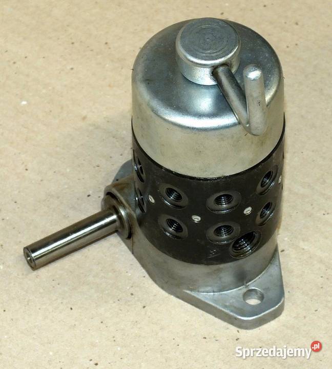 Pompa tłoczkowa czeska 18sekcyjna do wytaczarek śląskie Katowice