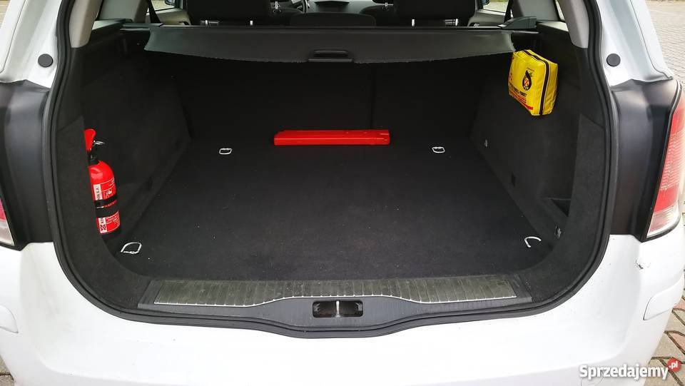 Opel Astra HSW kombi 17 CDTI sprzedam garażowany Piaseczno sprzedam