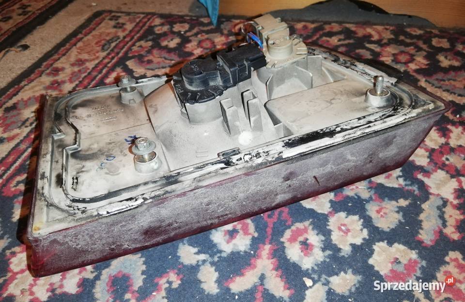 Lampa tył tylna lewa w klapę Audi 80 b4 sedan Zagórz