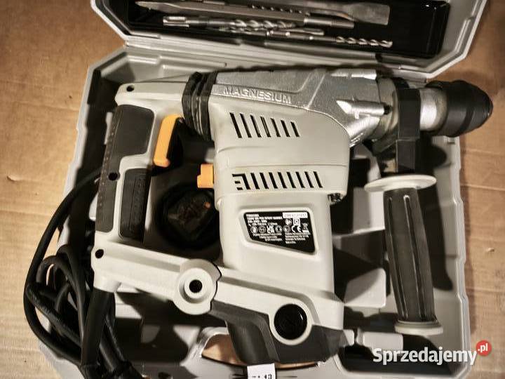 Młot udarowy SDS Titan 1500W 5J Walizka wiertła
