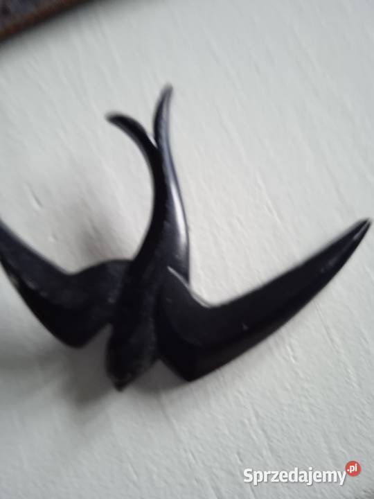 BROSZKA CZARNA JASKÓŁKA