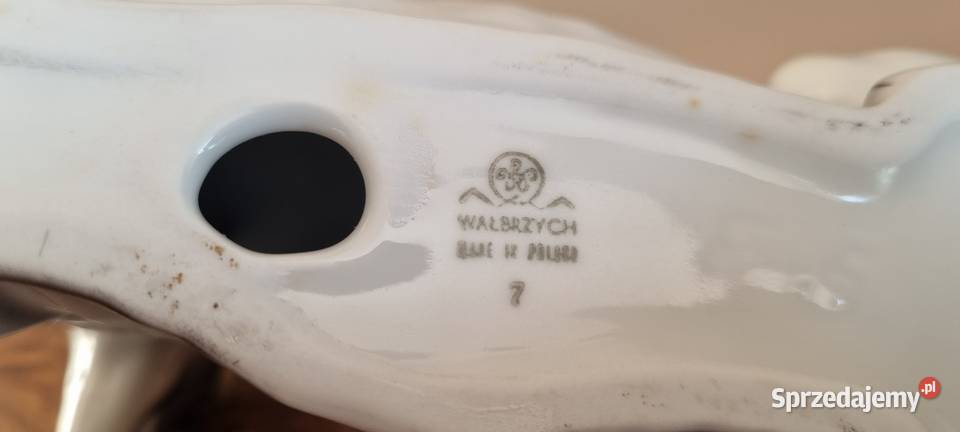 Figurka porcelanowa Chart leżący Wałbrzych Zielona Góra