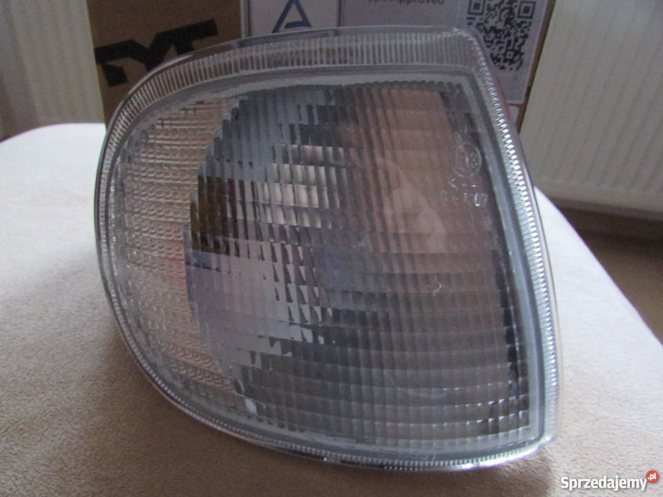 KIERUNKOWSKAZ FELICJA PRAWY BIAŁY BEZ OPRAWKI osobowe Motoryzacja Bogacica sprzedam