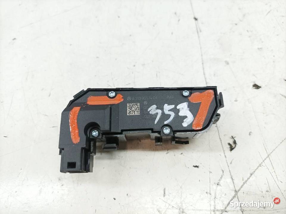 PRZEŁĄCZNIK OGRZEWANIA FOTELA 2139051404 Rok produkcji 2017
