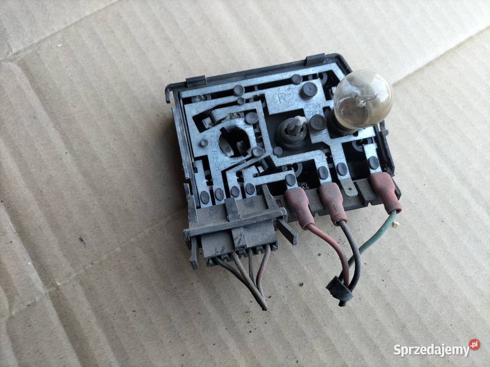 AUDI 80B4 80B3 SEDAN GNIAZDO OPRAWKA WKŁAD LAMPY Kamień-Kolonia