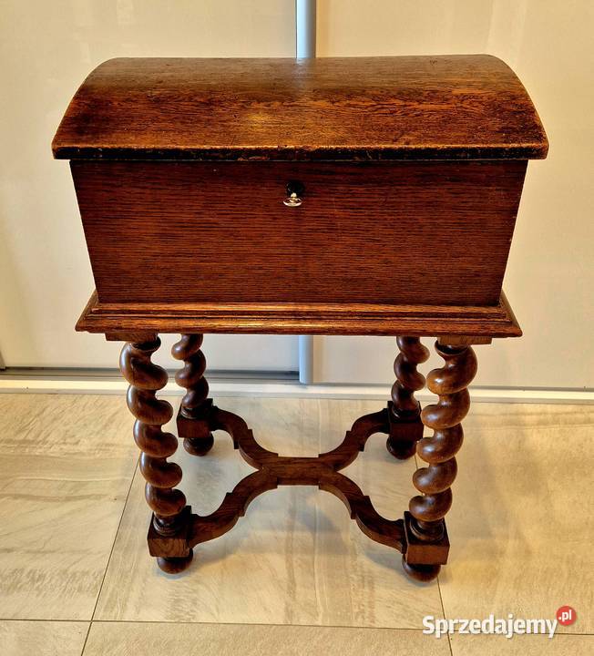 Stary drewniany kuferek skrzynia na nogach Bydgoszcz