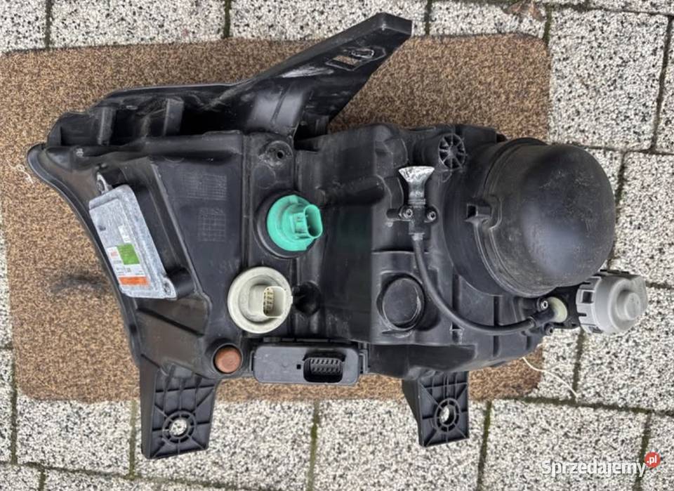 Lampa Przednia Prawa Dodge Durango 18r Xsenon z sprzedam