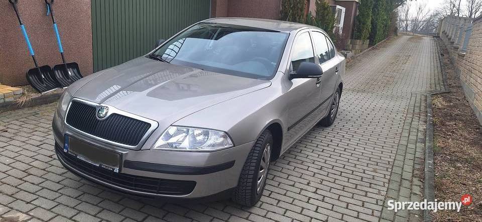 SKODA OKTAVIA Z 2011 ROKU SEDAN Z INSTALACJĄ